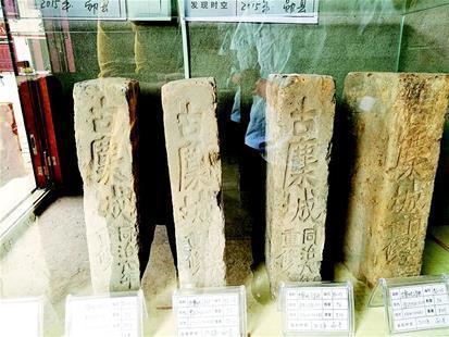 　　图为文字砖是历史变迁的有力物证。　　 