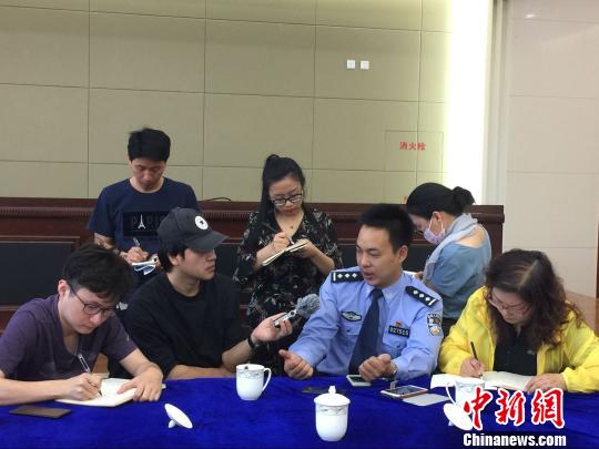 浙江民警辑捕毒贩被刺失血危及生命现已转康复医院